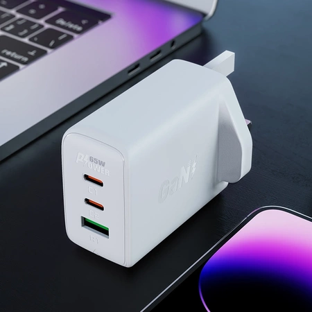 Acefast charger GaN 65W 3 ports (1xUSB, 2xUSB C PD) UK plug white (A44)