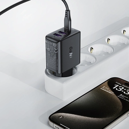 Acefast A57 PD 35W GaN-Ladegerät 2 x USB-A + USB-C mit 3 Anschlüssen – Schwarz